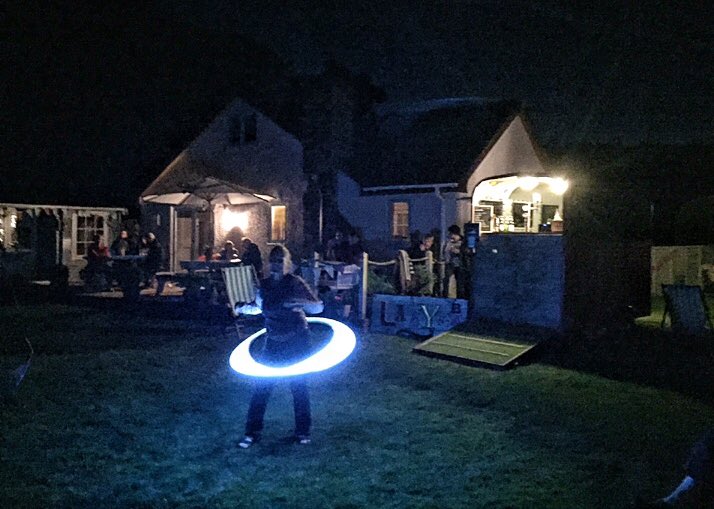 lazyciderbar's tweet image. @Lifebuoycafe polishing up on her circus skills @Meadowscampsite 👍🏻🎉