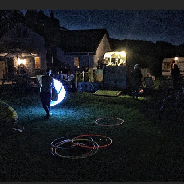 lazyciderbar's tweet image. @Lifebuoycafe polishing up on her circus skills @Meadowscampsite 👍🏻🎉