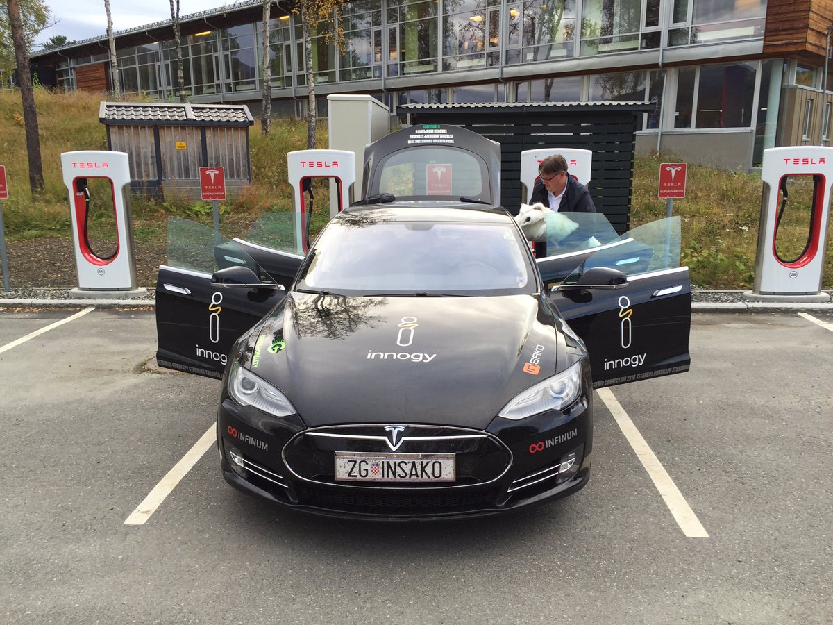 TeslaElconn1's tweet photo. Arrived to #norway northern #supercharger finally. So good to have proper #ev @TeslaMotors infrastructure again https://t.co/Bq7WpFE4eH