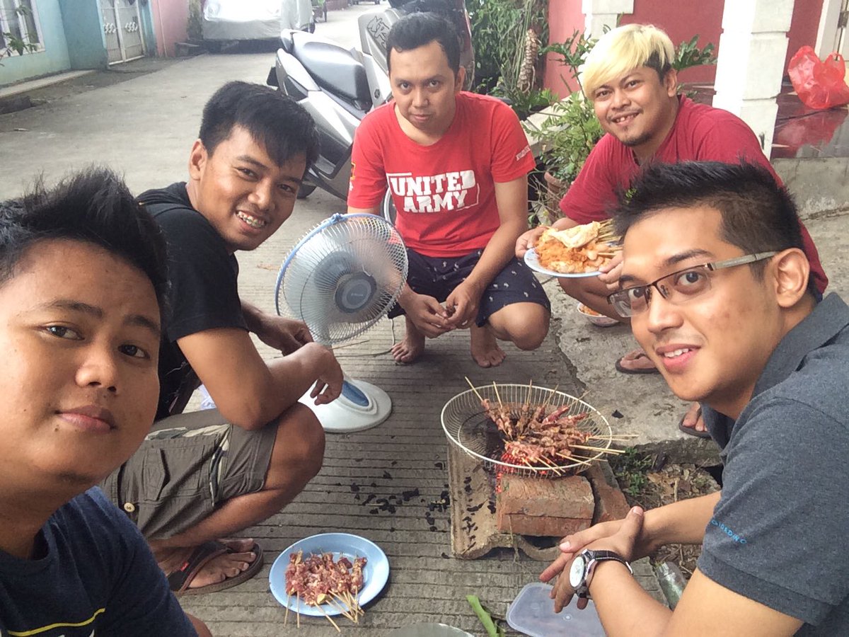 BesideGlof's tweet photo. Happy sunday! Libur gini enaknya barbeque party bareng brothers Bekasi.. 😉

@hitmansystem @kelascintacom https://t.co/TckOG89typ