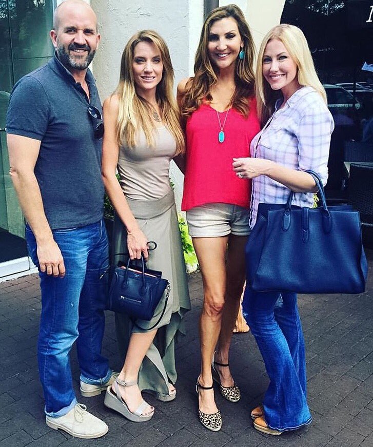 CaryDeuber's tweet photo. My favorite folks at lunch today @MiCocina_TexMex ❤️ @HeatherMcDonald thanks for bringing the laughter xo https://t.co/gdvczNbeNJ