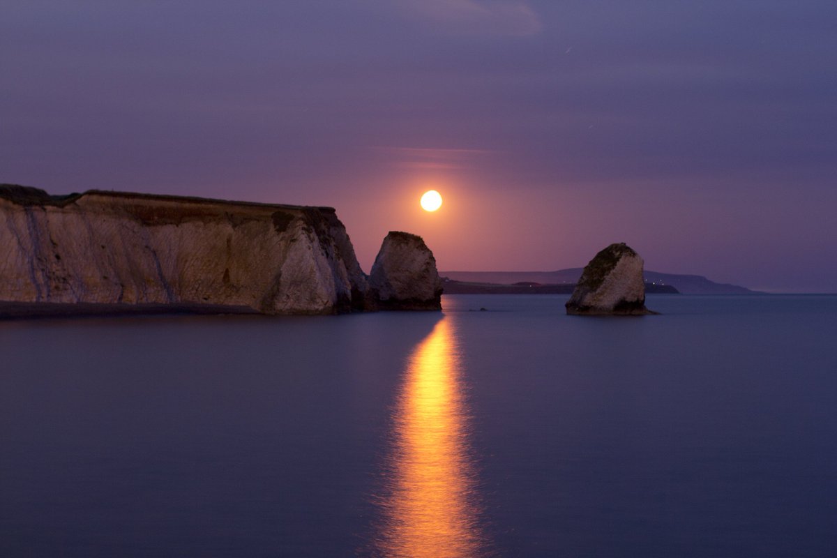 VisitIOW's tweet photo. RT to support @iowday - Let's celebrate #PureIslandHappiness on the #IsleofWight > https://t.co/xiOmnMc3Tp #IOWDay https://t.co/Jwzz3L9ePa