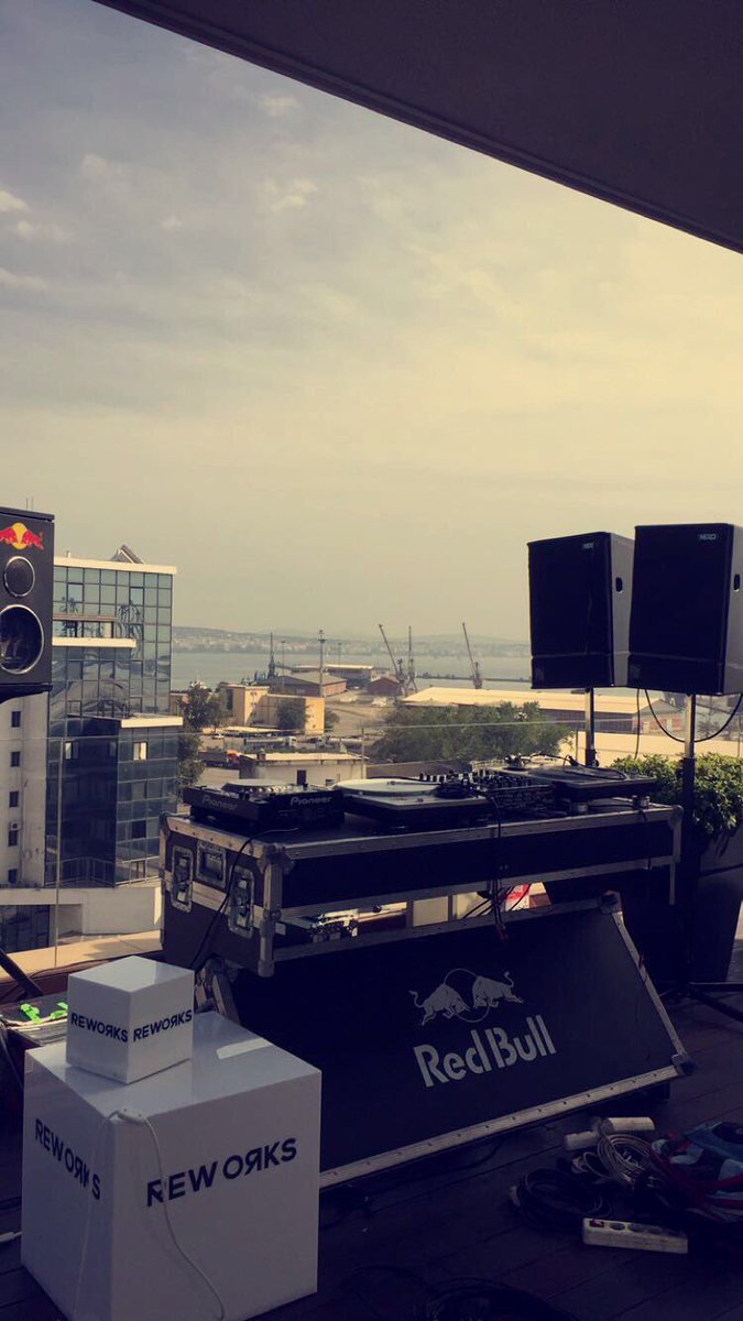 Vodafone_CU's tweet photo. All set για το closing party του #reworks2016 στο MET, follow vodafoneCU στο 👻👻👻 για να δεις το backstage. https://t.co/a9v115UR3j