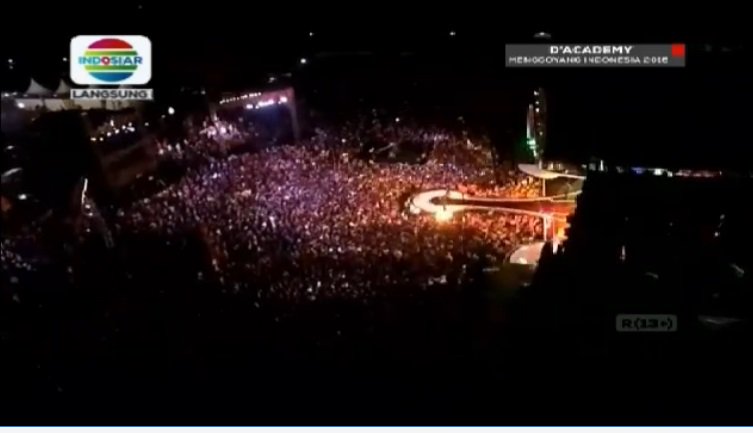 Indosiar's tweet photo. Lagu Maling dari @DA2_Irwan bikin Lapangan Arhanudse Cirebon bergoyang! #DAMI2016 https://t.co/RC4YrviIHr
