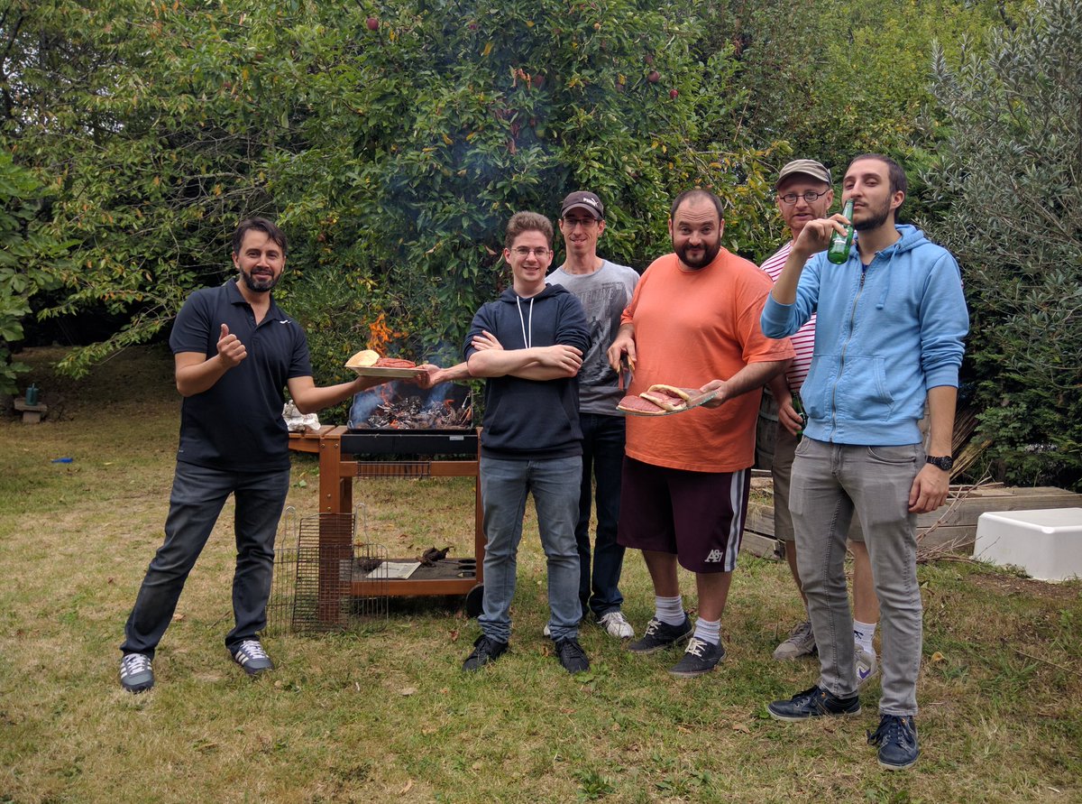 kINDER_MTG's tweet photo. Direct de la ronde 2 du Regio de Bordeaux ! Un BBQ multi-grid qui sent bon le magret et merguez ! 😀 @LaBBQTeam https://t.co/nXcMO3xeXg