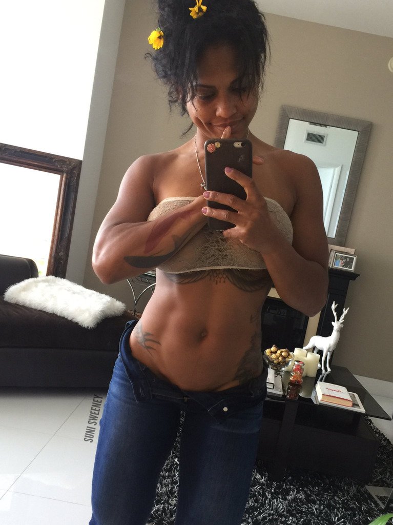 Buffyshots's tweet photo. @Suni_Sweeney #murves (n) π
The perfect balance of muscles & curves π½πͺ curves given, muscle all hustle π#Sunifit #β¦ https://t.co/4Hm75YdFpL