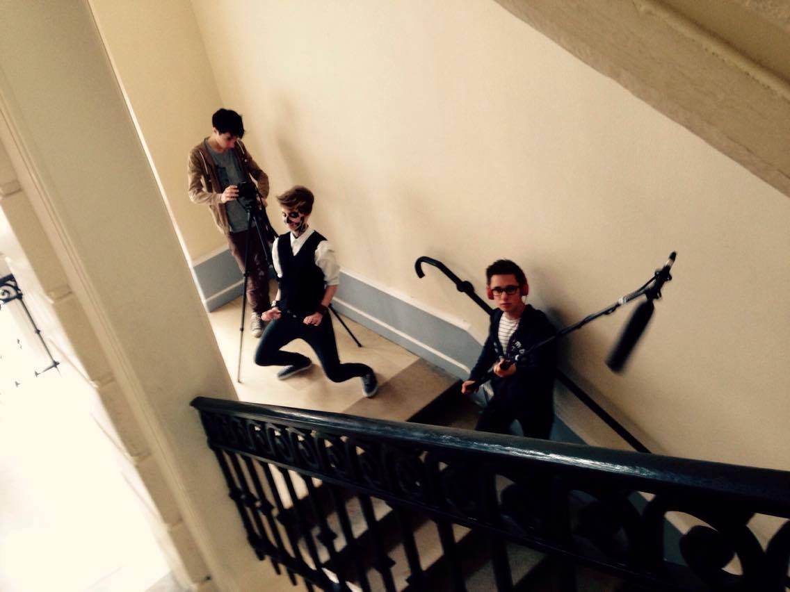 CactusCreati0n's tweet photo. Les coulisses de la dernière vidéo Dies Irae (https://t.co/zyht1l5kDt) pas facile de tourner sur un palier.. https://t.co/XFa5TJYnhc