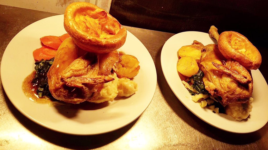 telegraph87's tweet photo. Chicken l👀kin' good😍 Here until 8pm... maybe! #sundayroast #roastchicken #extragravy #thetelegraphNX #newcross #se14 https://t.co/8706ivGGHb