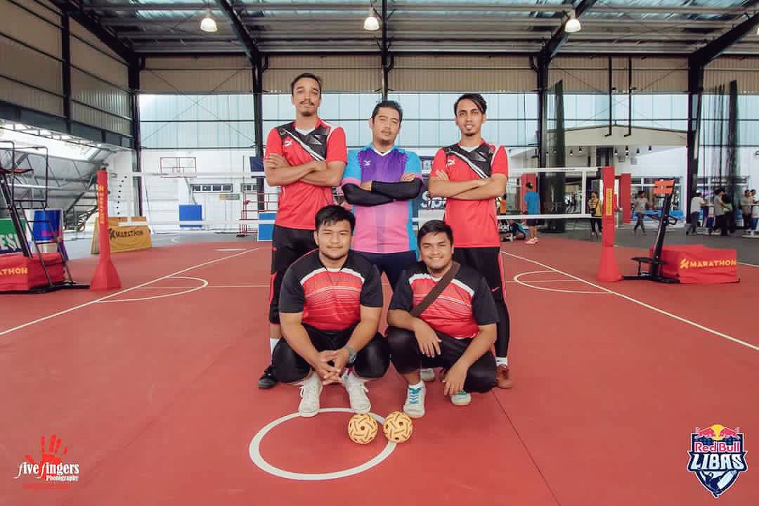 aifaamazlan's tweet photo. Team suku akhir 💪🏼😂
#redbulllibas
#redbullmy https://t.co/R37v57jqEn