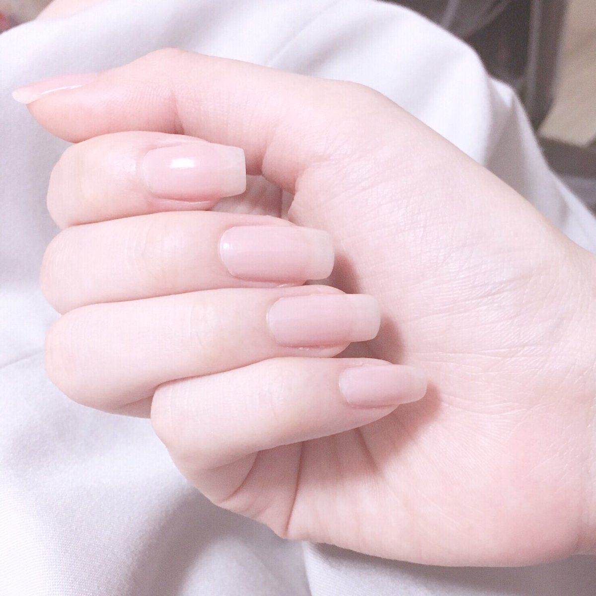 ねむちゃんの墓 على تويتر 人差し指以外角度のせいで丸く見えるけど自爪の形スクエアオフ にしました 大人っぽく見えてお気に入り 強度が高いので爪が薄めの人も伸ばしやすいと思います
