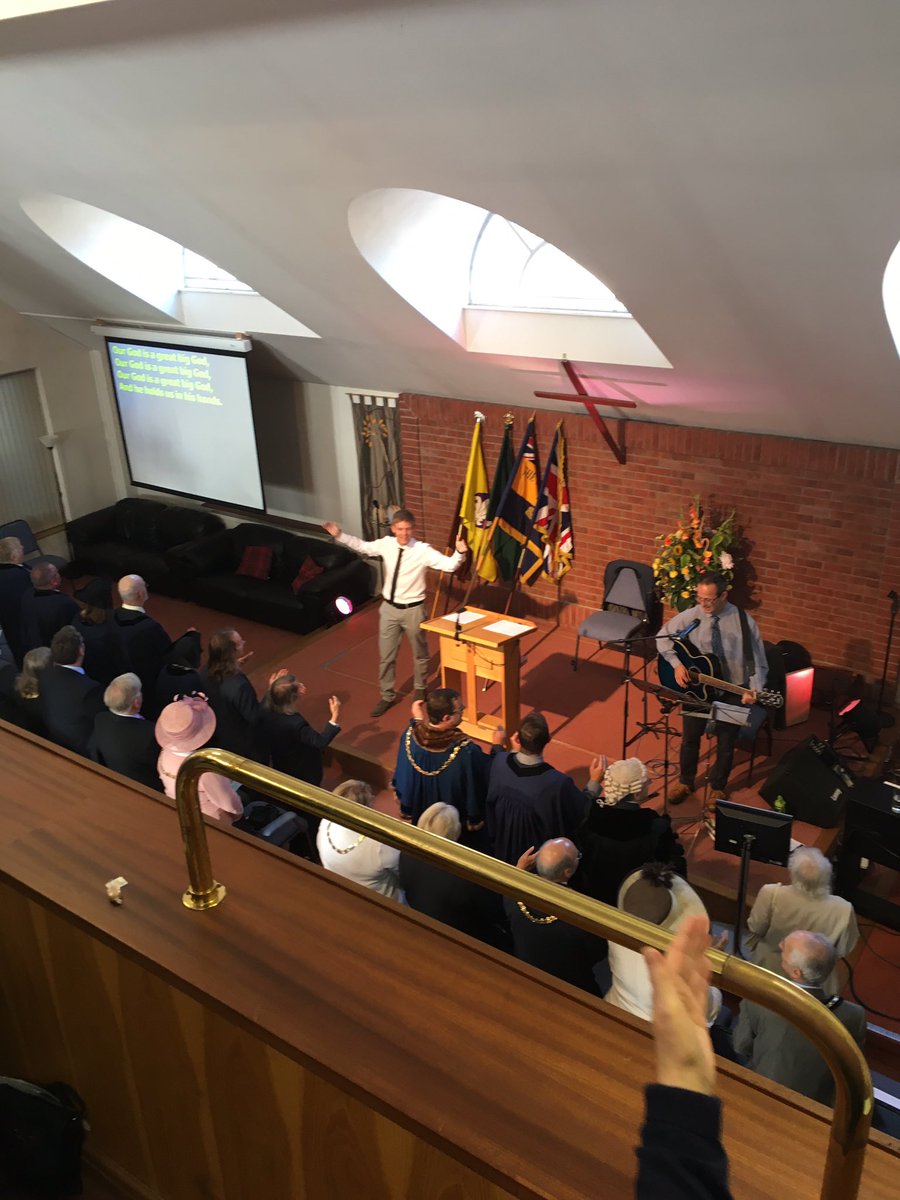 BewdleyBaptist's tweet photo. An action shot of Mayor @johnkbeeson &amp; Deputy Mayor @PhilipEdmundson doing the actions to #OurGodIsAGreatBigGod https://t.co/czdALwYruR