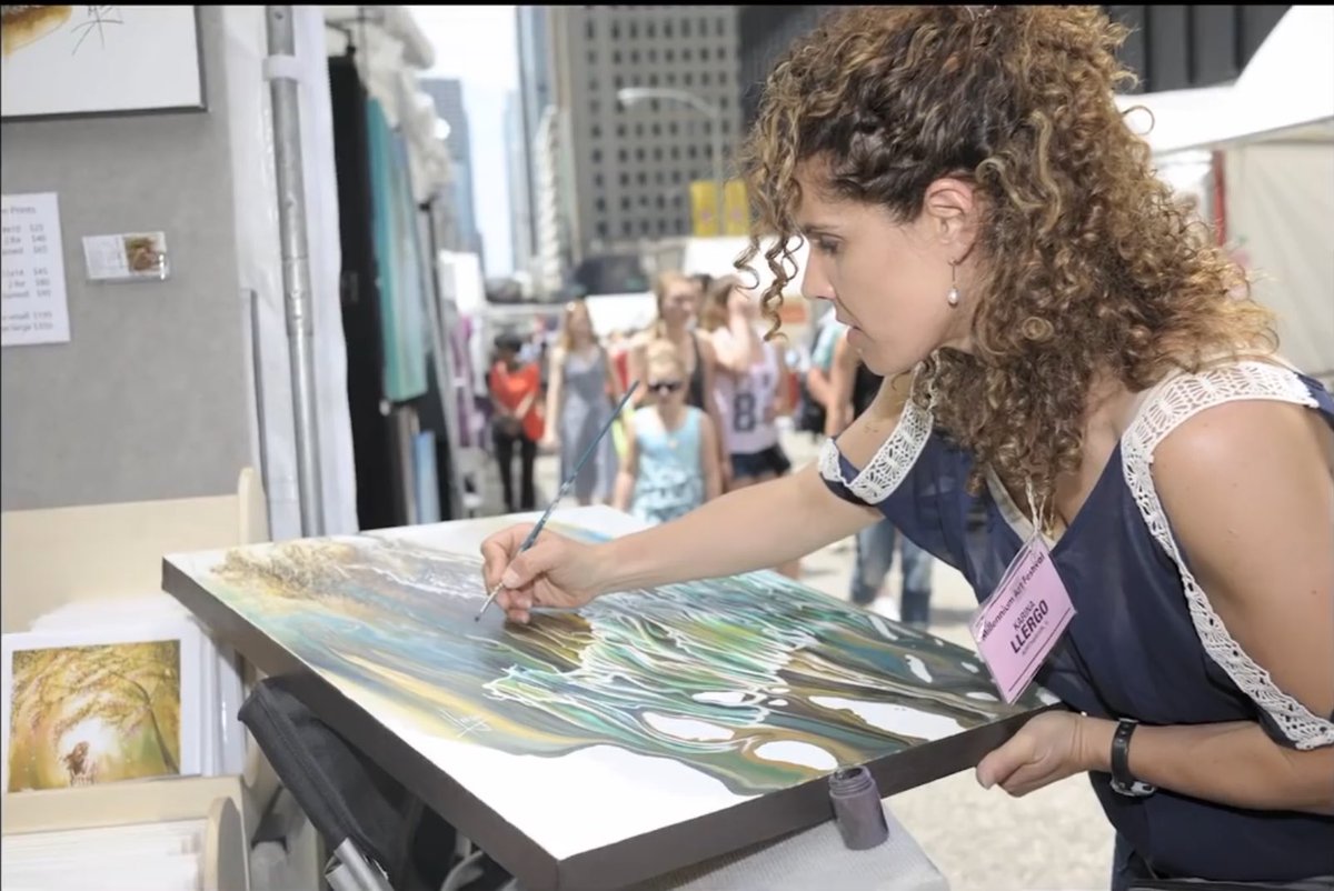 KarinaLlergoArt's tweet photo. Today come and see the coolest art @ one of the Hottest neighborhood in the USA #WestLoopArtFest
#Amdurproductions https://t.co/Knsfd7BpSG