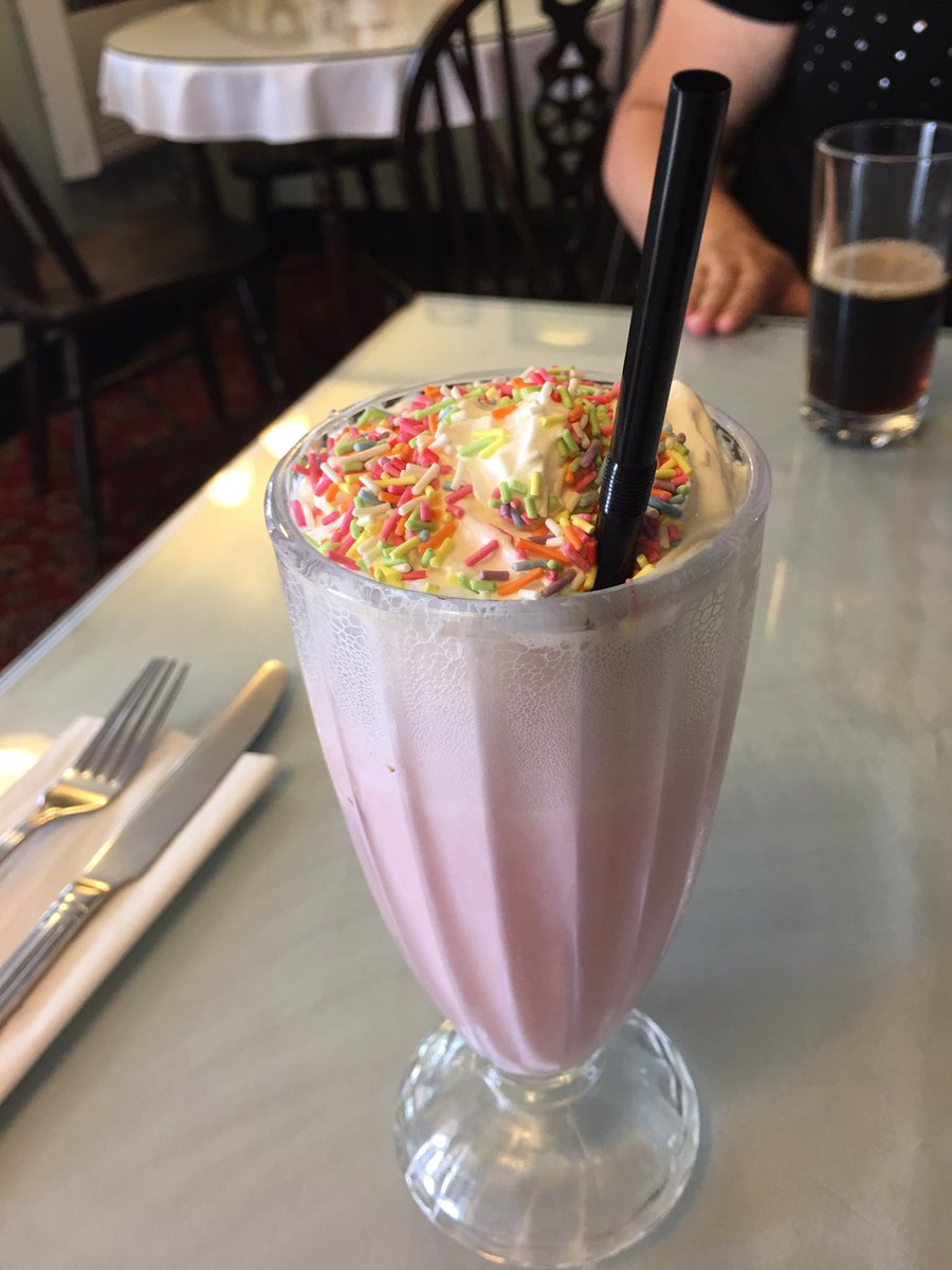 GeoPaulVlogger's tweet image. Just had a fantastic milkshake at @PoppysOfficial whilst having a break  #geocaching in Colchester!
