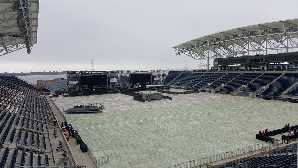 Bbousema's tweet photo. 1 more day until there's grass again https://t.co/4RgA5DHN5K