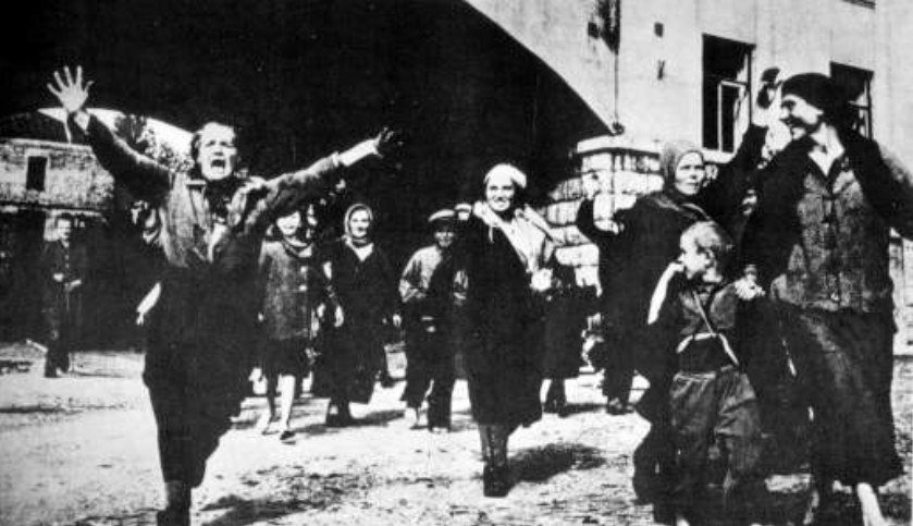 Жители Брянска встречают Красную Армию, 17 сентября 1943 года