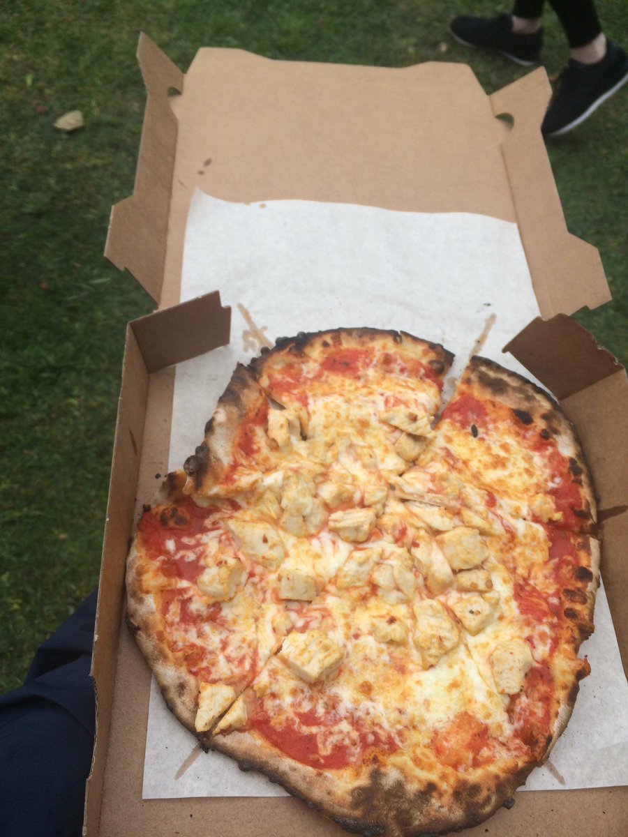 RobsRibsMK's tweet photo. a couple of vendors that I haven't eaten at before: pizza and hotdog from @OvenStu and @OMGStfood #mkfoodfest https://t.co/8JwozOtZot