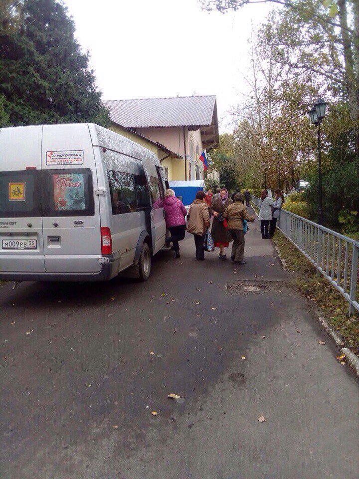 isofushka's tweet photo. Массовый подвоз!!!Целый автобус людей с символикой ЛДПР в руках! #выборы16 #владимирвыбирает #Duma2016 #лдпр https://t.co/yxNhJ7mfiR
