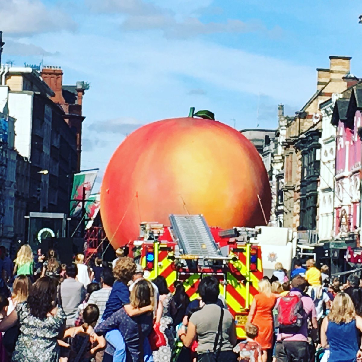 njj74's tweet photo. #unexpectedcity #cardiff #roalddahl #giantpeach https://t.co/VaaxJMXuqI