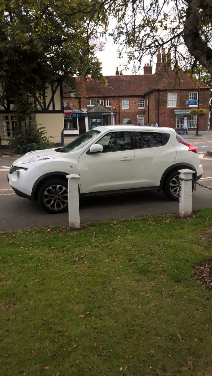 TVP_ChiltSBucks's tweet photo. Please park considerably in #Beaconsfield old town. Ticket issued #C6540 https://t.co/uuEuVNQa59