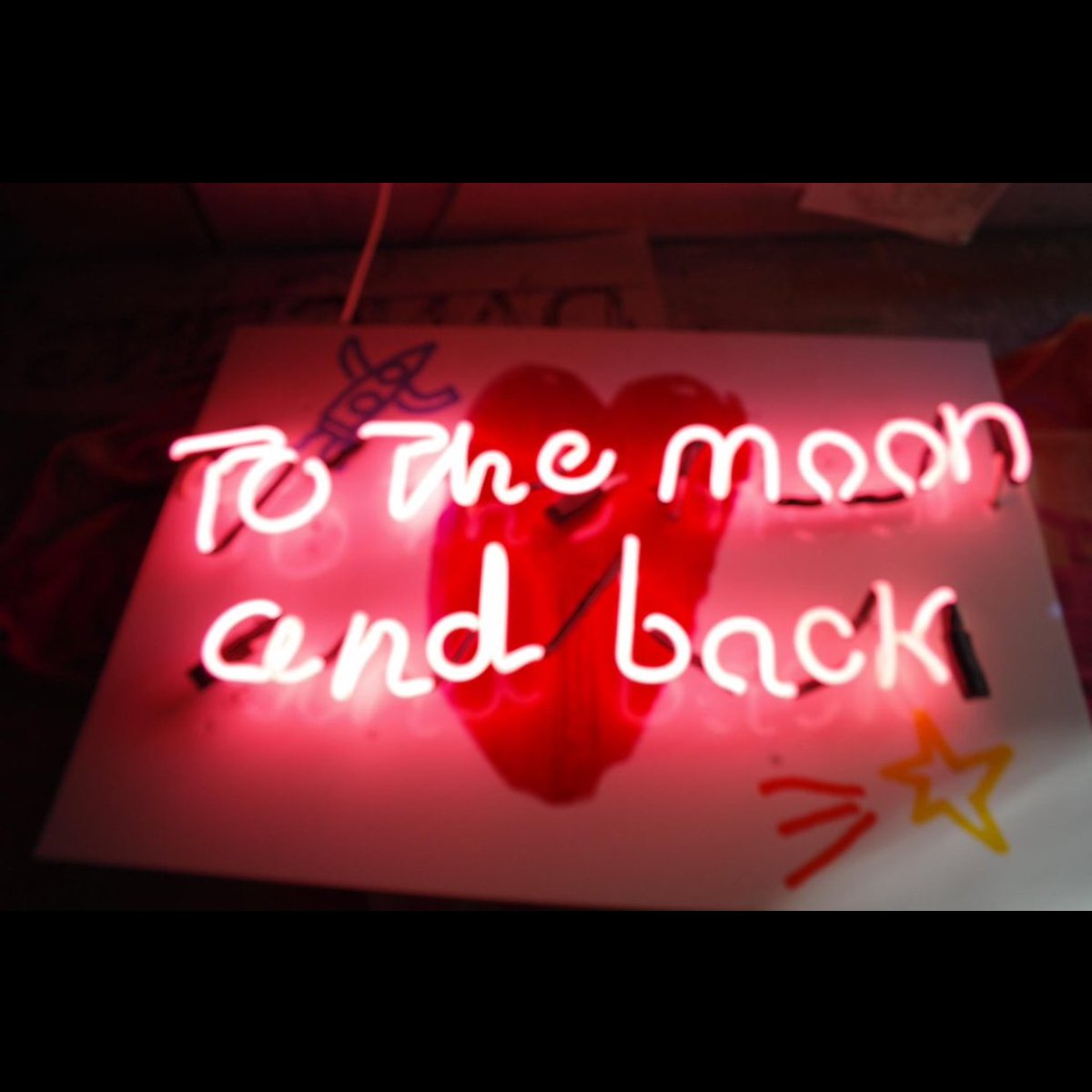 YSLBITCHH's tweet photo. #neonart https://t.co/x3VUllF5F6