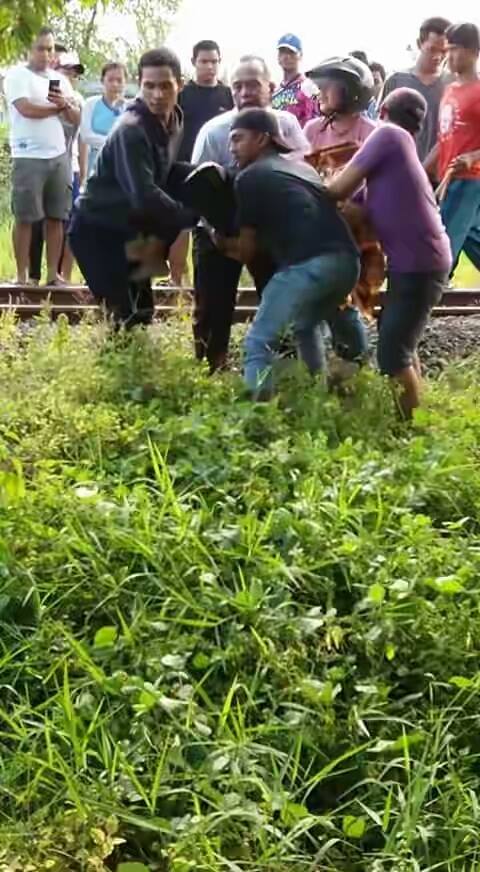 MbutRobby's tweet photo. @e100ss laka krta api Candi Kulon kec. candi sidoarjo
2 meninggal, 1 patah tangan, krn tdk ada palang pintu krt api https://t.co/rrzHrB0R9d