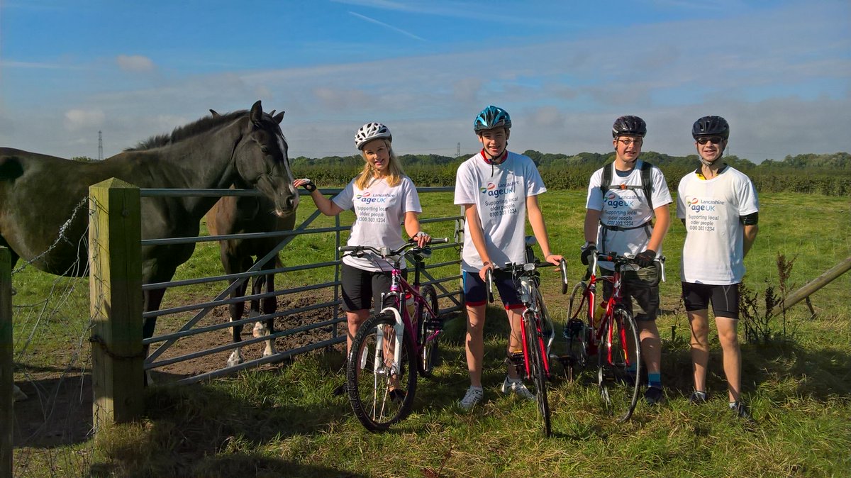 AUKLAdvisor's tweet photo. Perfect refreshment stop in Bretherton, weather on our side @AgeUKLancashire #cycle https://t.co/zuyvTmptfg