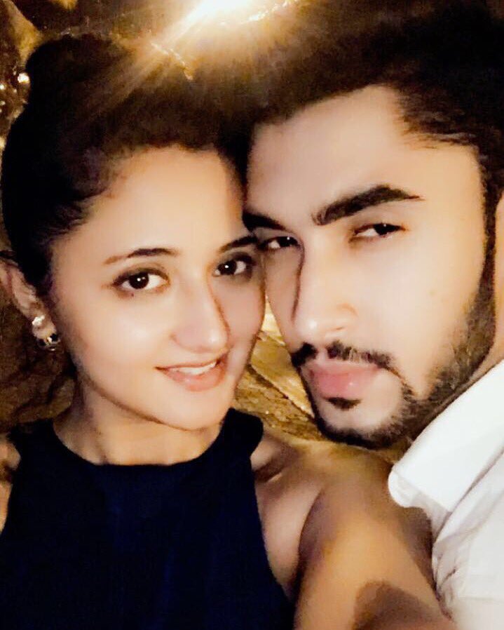 TheRashamiDesai's tweet photo. It's like a golden thread which binds us together.. Thanks @IamsoLaksh for always being my side!!!#FriendsLikeFamily https://t.co/VlxGpkevWf