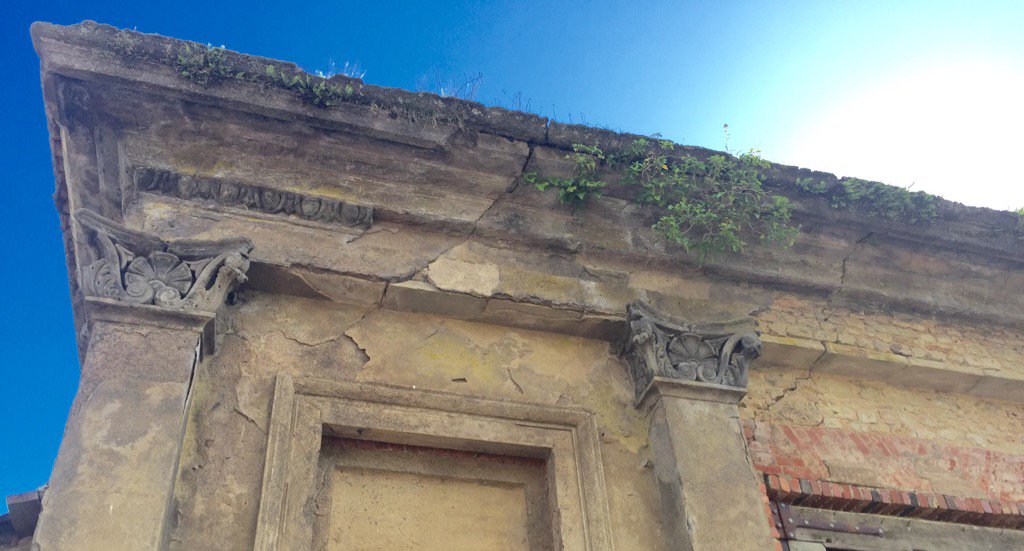 clairerendall1's tweet image. Fabulous detail on #pediments #restoration