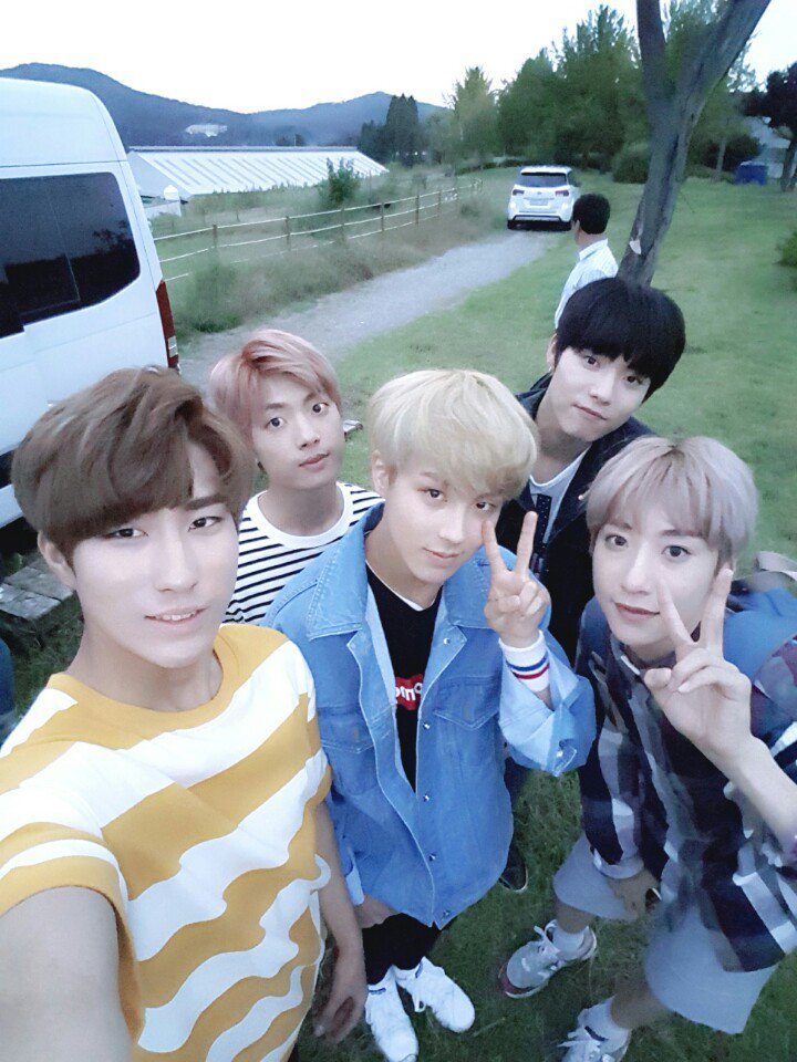 RBW_MAS's tweet photo. [MAS0094]
짜잔~ 마둥이들등장!!😘 마스는 지금 뭐하고있을까요??
#헤어가바뀐이유는 #별보다빛나는마스☄ #기대해주세요💕 https://t.co/WUG12KDjHr