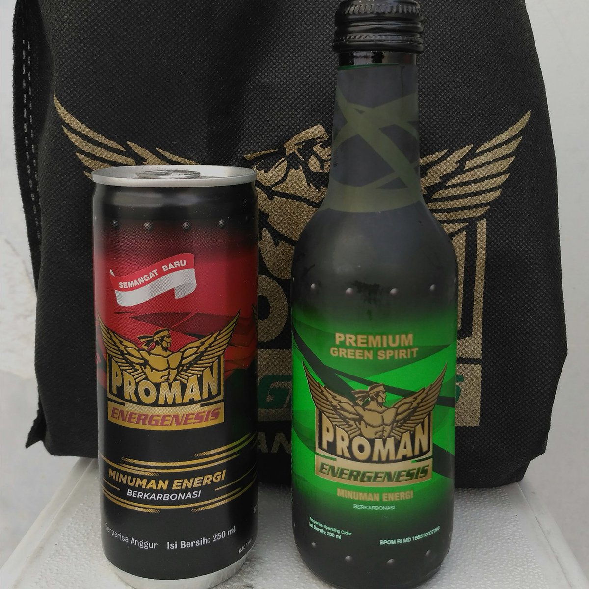 Proman5Jam's tweet photo. Sore gini enaknya berbagi #Proman5Jam ke teman tongkrongan. Lo akan berbagi Proman #RedFire atau #GreenSpirit, Man? https://t.co/q7XuQju6Hn