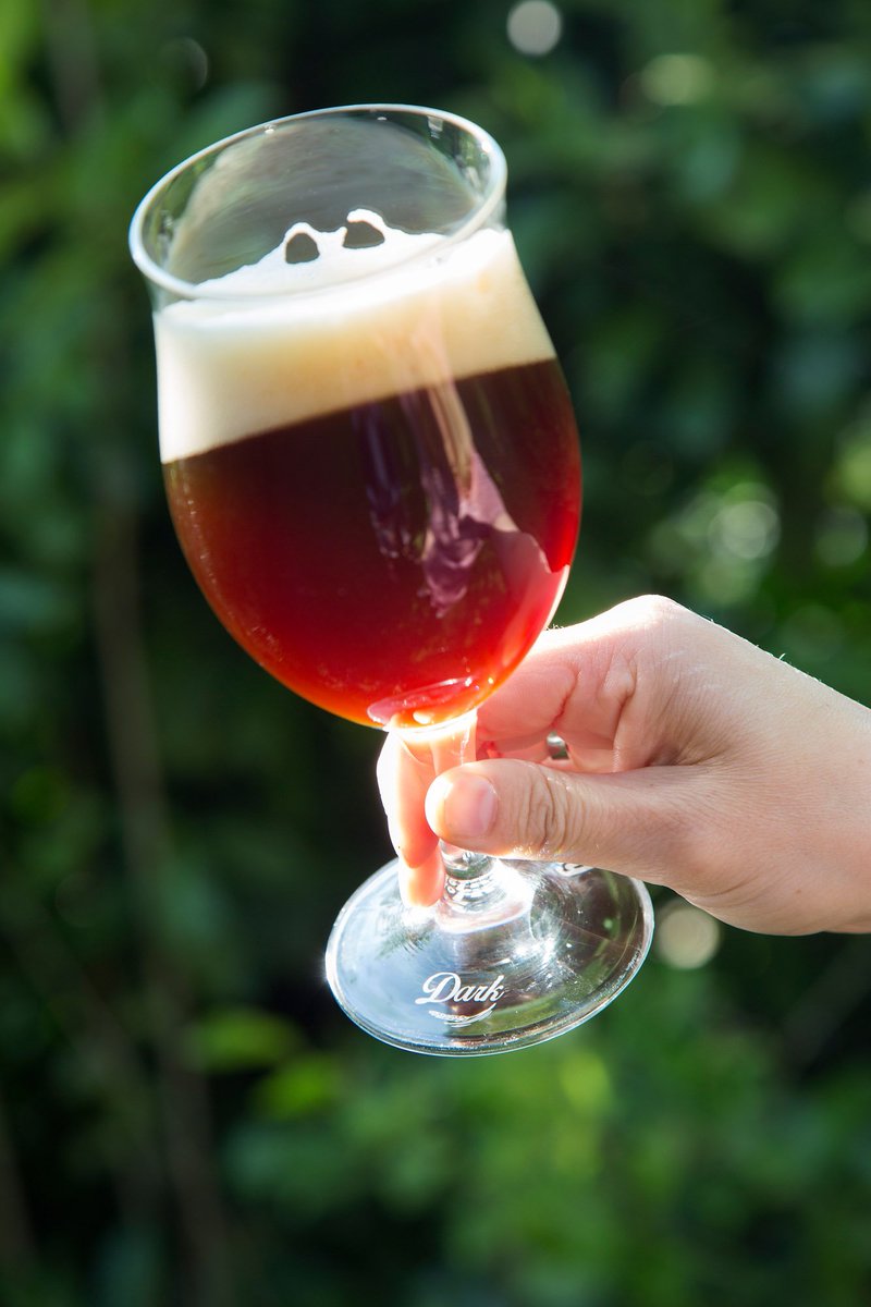 Enjoying_profit's tweet photo. Bier&amp;Food tip Fiona: een donker bier uit Enjoyingbeer Dark glas pairt geweldig bij een mooi stuk wild of rood vlees. https://t.co/UyJnsYNGeG