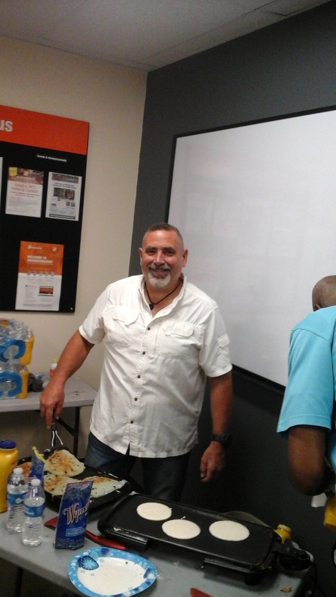 JohnChaseMET's tweet photo. 2410 MET Bruce cooking for the associates. Success  Sharing  2016. @DanCookMET176 @HomeDepot2410 https://t.co/jur386U1Xn