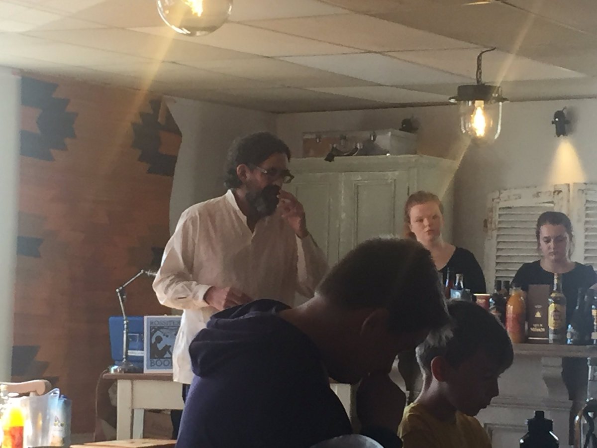 1DeniseBates's tweet photo. Great rum-filled start to Sunday with the brilliant @davebroomwhisky @AbergavennyFF https://t.co/m99zj1AgZC