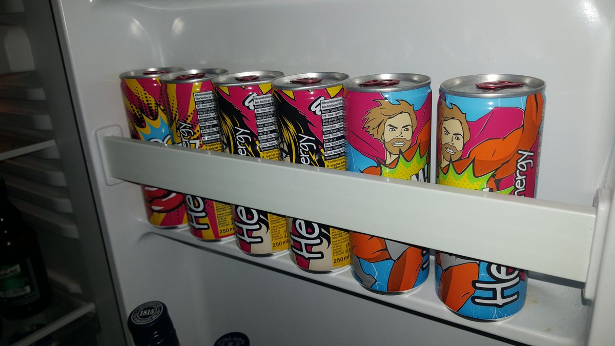 TwittEcki's tweet photo. Die machen sich echt gut schon alleine wenn sie im Kühlschrank stehen. @paartde #helloenergy #energydrink https://t.co/RnYBkjWqKe