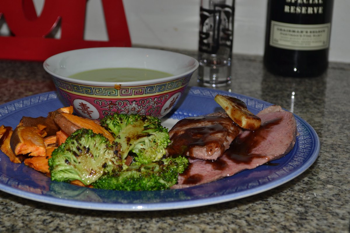 Inspired by @stevenedwards07 at @intotobrighton last weekend- duck & broccoli. Overdid the puree though... #cooking