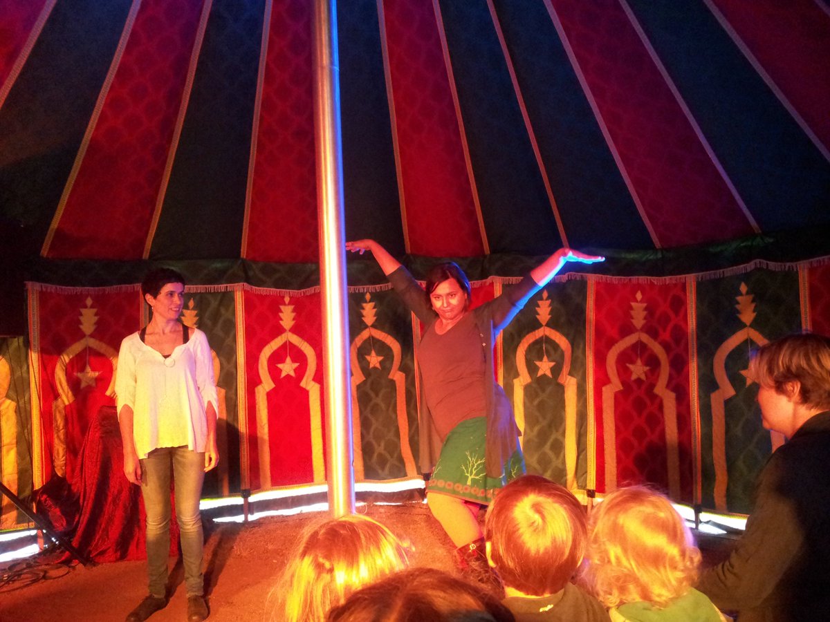 erzaehlimpuls's tweet photo. Had great fun with #storeytellers Nazli & Carmella at the "verbale" #storytelling #festival in Potsdam. https://t.co/3aH3vASrlv