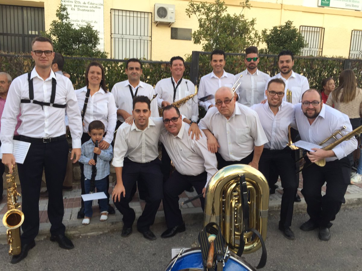 labandadelmere's tweet photo. Nuestra Asociación acompañando musicalmente a la Virgen de la Cabeza de La Carolina https://t.co/aVaBMuDfRD