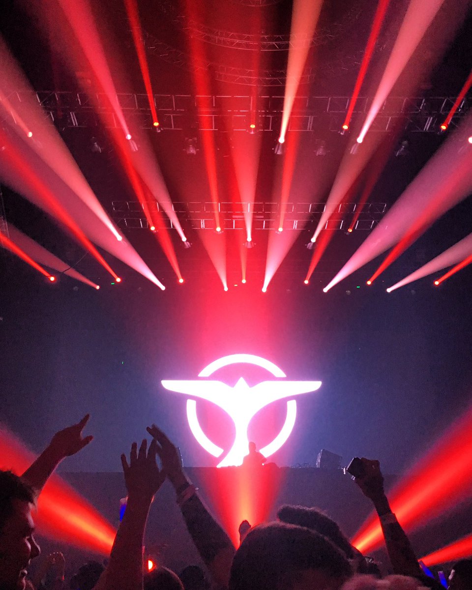 princessjao's tweet photo. Still getting post feels of ALESSO and TIESTO! SOLID #RTU2016 ๐ต๐ญ๐ฅ๐๐ฝ https://t.co/KbqhABHUpM