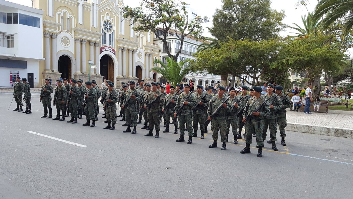 MunicipioDeLoja's tweet photo. Damos inicio al #DomingoCívico. Siga la transmisión en vivo por Canal Sur y Radio Municipal 90.1FM https://t.co/do0w0kXmre