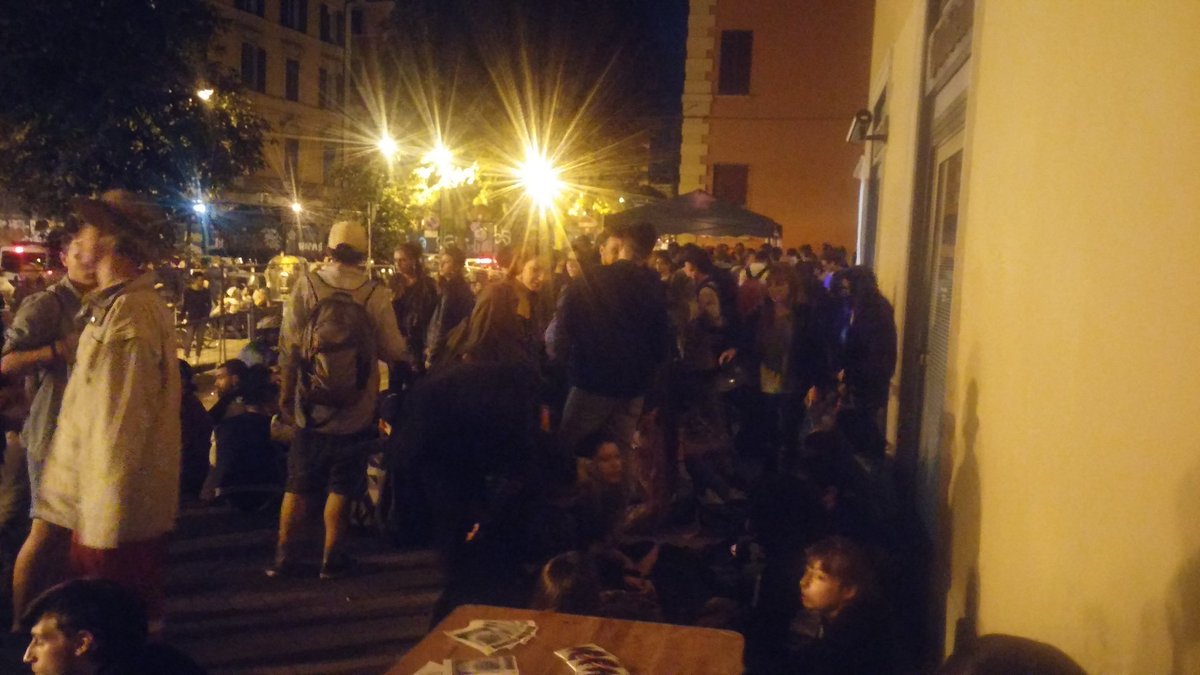 CasBologna's tweet photo. Ieri fantastico hip-hop in Aldrovandi, verso #corteo #7Ottobre da p.XXSettembre h.9 #reclaimstreets #CacciamoRenzi https://t.co/fPMtv6uCSz