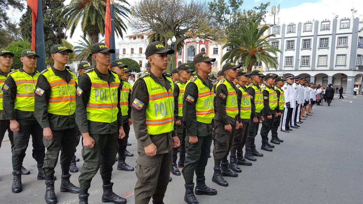 MunicipioDeLoja's tweet photo. Damos inicio al #DomingoCívico. Siga la transmisión en vivo por Canal Sur y Radio Municipal 90.1FM https://t.co/do0w0kXmre