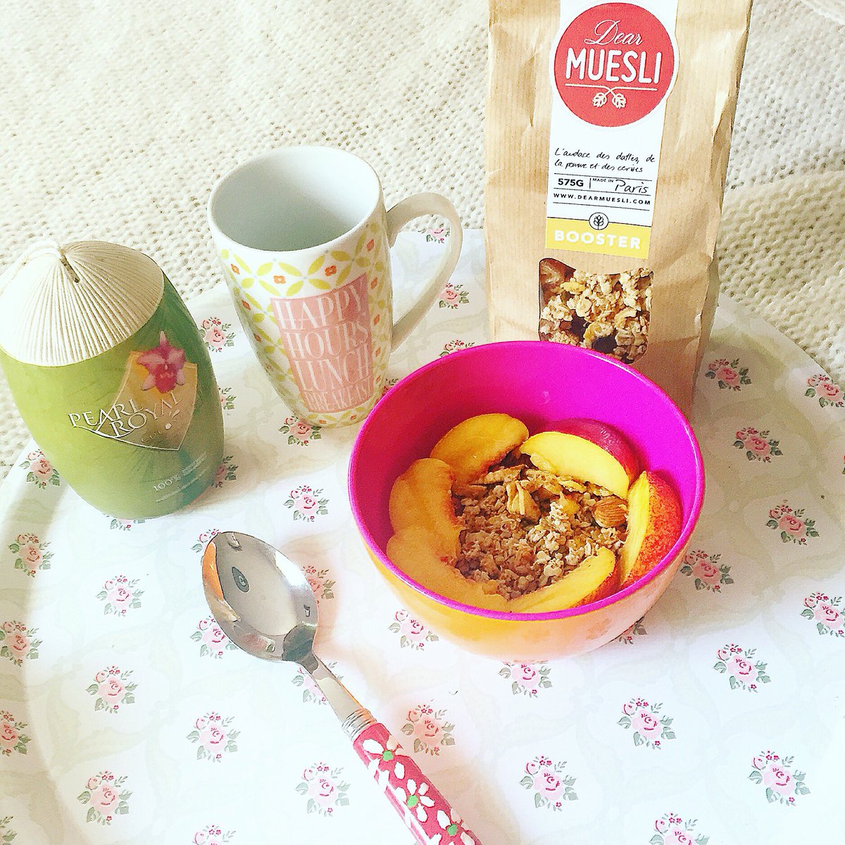 EmmaLaplace's tweet photo. Petit déj du dimanche : Yaourt au miel, nectarines, muesli &amp; amandes🌟 Et cette eau de coco qui est juste trop bonne🌟 https://t.co/zheXsyYeqF