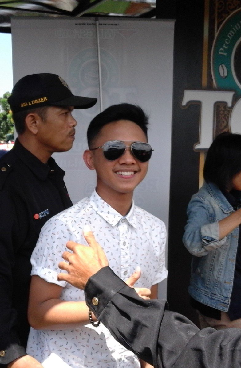 FerafQu_Crb's tweet photo. Sedih itu pas gabisa fotbar cuma bisa fotoin kamu doang sayang :( @DA3_Rafly https://t.co/yJveRWKGAa