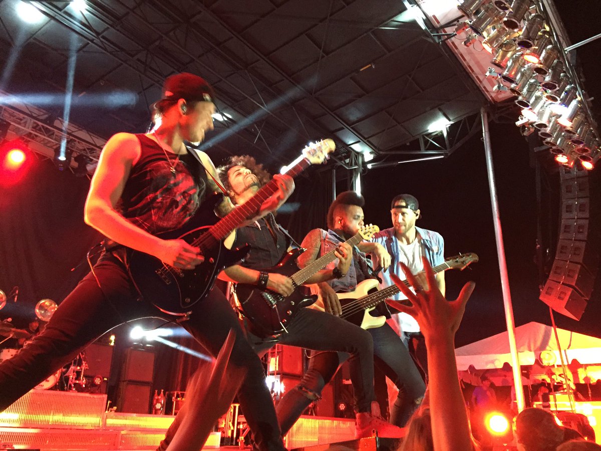 Great show with <a href="/ChaseRiceMusic/">Chase Rice</a> last night! Awesome production as always <a href="/rcsproduction/">RCS Productions</a>