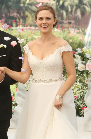 CaskettOlitz's tweet photo. Happy #NationalWifeAppreciationDay #MrsBooth @emilydeschanel https://t.co/VotryKwnDY