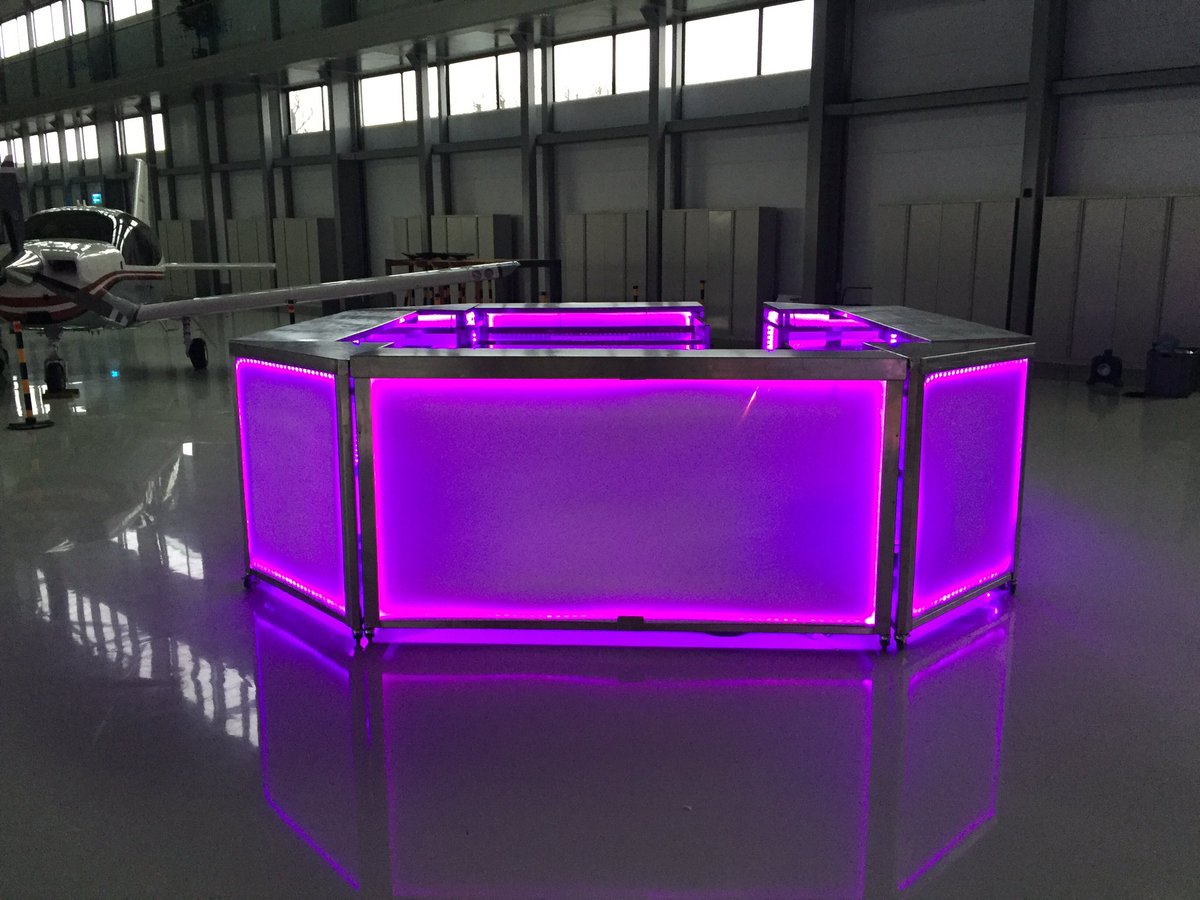 thebarservice's tweet photo. Why not add something special to your event #mobilebar #eventprofs #corporateevents #squarebar https://t.co/YmXM92asnj
