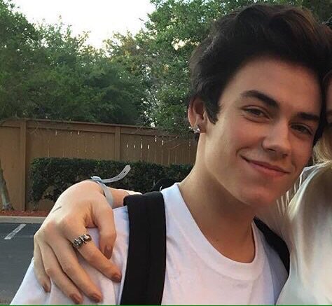 rpgstc's tweet image. Wesley Tucker
19 ans
Bi
Peur des eaux profondes/du vide
Gentil possessif et à l&apos;ecoute
@wesrpgstc