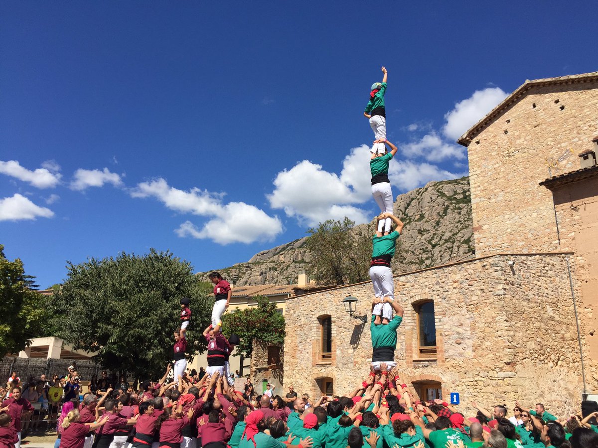 saballuts's tweet photo. Ronda de pilars #fmcollbato16
@collabordeus p4, p4xs
@saballuts p5
#saballuts #sabadell #castellers #sabadelltestimo https://t.co/Qte8LBOTnt