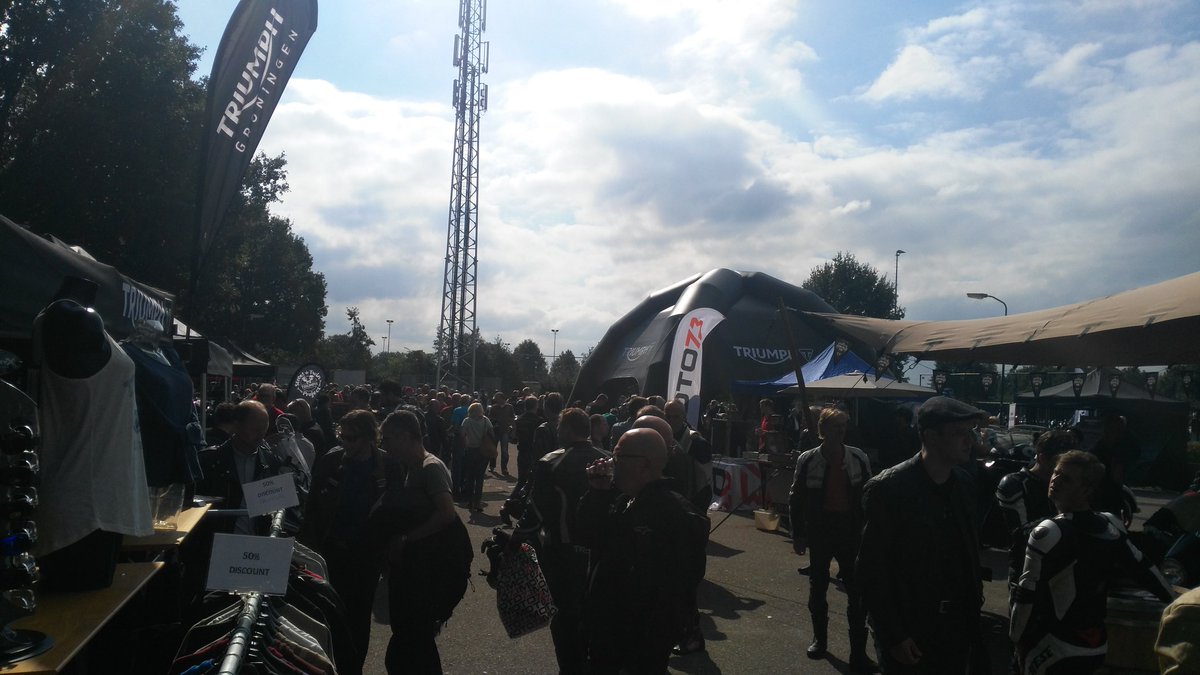 HLonink's tweet photo. Lekker druk bij #TriumphLive bij de @IJsbreker033 https://t.co/R2fEOPtdeZ