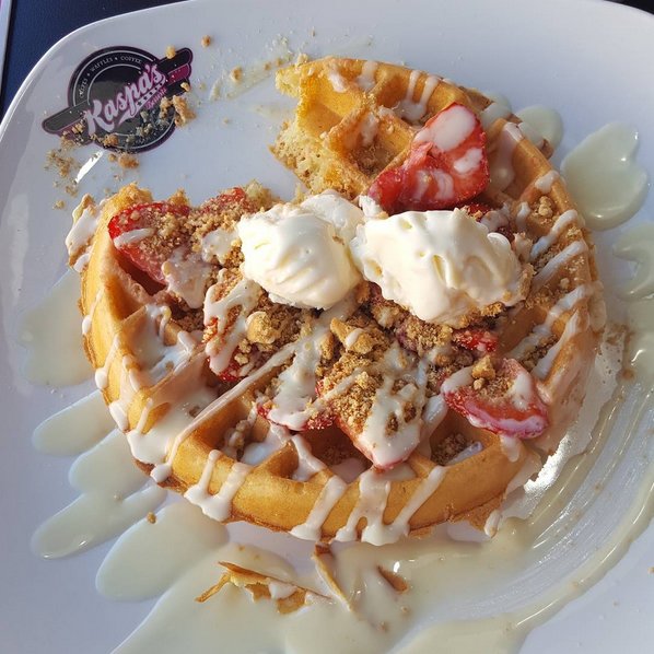kaspasdesserts's tweet image. Take a bite first, take a picture later...#TooGoodToWait #CouldntWait